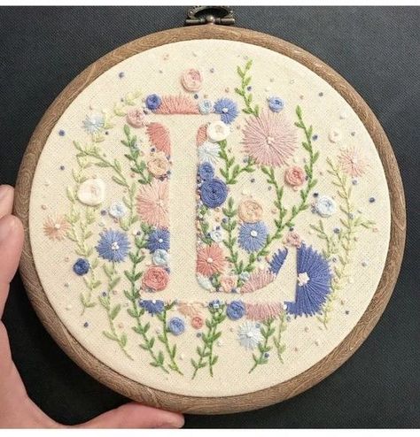 Monogram Embroidery Letters, Hand Embroidery Letters, Office Christmas Gifts, Embroidery Stitches Beginner, Simple Embroidery Designs, Flower Alphabet, Diy Embroidery Patterns, Basic Embroidery Stitches, Felt Embroidery