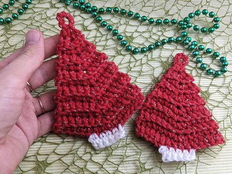 Mini Christmas Tree Ornament Christmas Tree Hat, Crochet Christmas Trees Pattern, Slip Stitch Crochet, Crochet Christmas Ornaments Free, Crochet Ornament Patterns, Crochet Tree, Crochet Twist, Crochet Christmas Gifts, Crochet Xmas