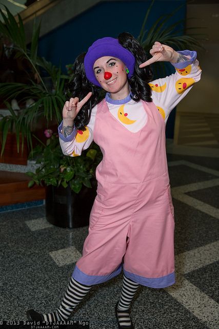 The Big Comfy Couch girl would make such a cute costume! Add some big yellow glasses and a doll!(: Big Comfy Couch Costume, Comfy Halloween Costumes, Halloween Costumes For Big Kids, Adult Mickey Mouse Costume, Native American Halloween Costume, Big Comfy Couch, Clown Costume Women, Frozen Costume Adult, Yellow Glasses