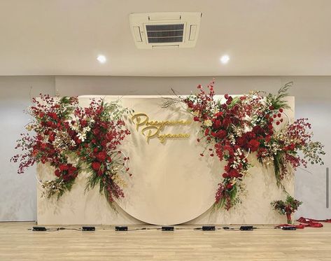 Backdrop Lamaran, Dekor Lamaran, Photobooth Wedding, Pastel Wedding Theme, Wedding Stage Backdrop, Simple Wedding Decorations, Red Backdrop, Sparkle Wallpaper, Wedding Backdrops