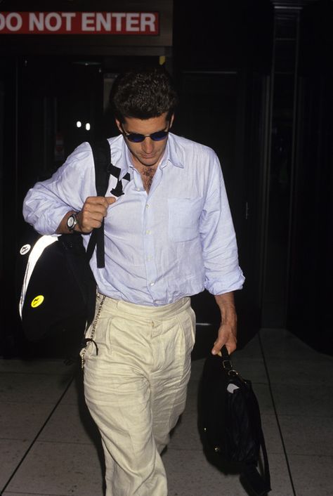 Young Jfk Jr, Jfk Jr 80s, Jfk Jr Street Style, Young Jfk, 80s Preppy, Carolyn Bessette, John Junior, Jfk Jr, Vintage Lifestyle