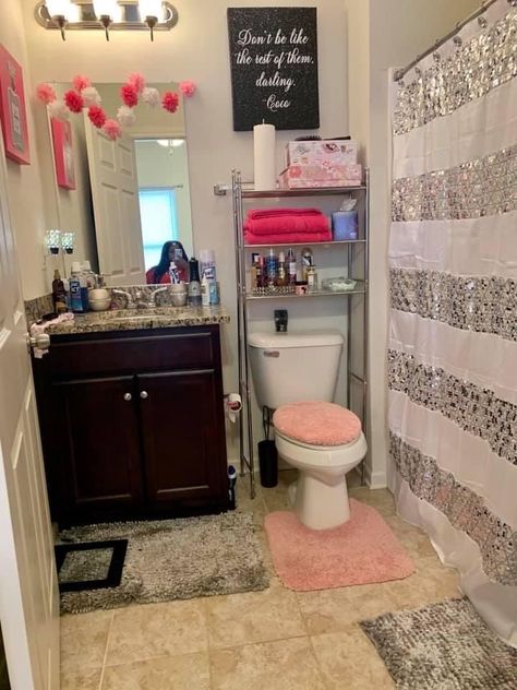 Girl Bathroom Decor, Girly Bathroom, Girl Apartment Decor, Dorm Bathroom, Girly Apartment Decor, First Apartment Decorating, Dream Apartment Decor, Restroom Decor, Apartment Living Room Design