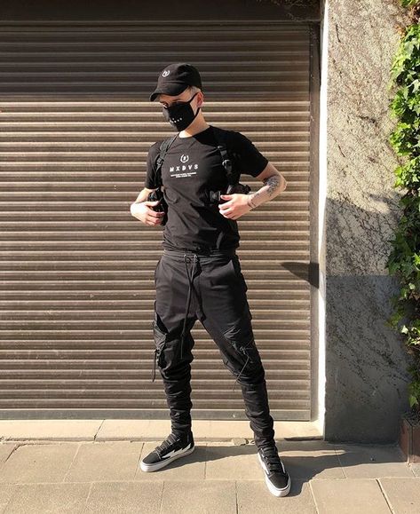 Techwear Summer, Techwear Men, Pop Punk Fashion, Outfit Grunge, Cyberpunk Clothes, Mens Fashion Streetwear, Flowers Spring, Dark Wear, Comfy Fashion