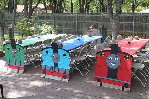 Train Centerpieces, Train Birthday Party Food, Bday Picnic, Train Birthday Theme, Thomas Train Birthday, Train Party Decorations, Train Theme Birthday Party, Thomas Birthday Parties, Thomas The Train Birthday Party