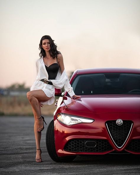 Fastest Car In The World, Classic Car Photoshoot, Fastest Car, Pinup Vintage, Car Poses, Scantily Clad, Beautiful High Heels, Evening Sky, Sun Goes Down