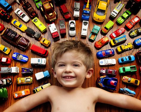 Photo Ideas For Boys, Baby Fotografie, Bumbo, Foto Tips, Foto Baby, Childrens Photography, Cars Birthday, Toy Cars, Jolie Photo