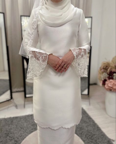 Kurung Nikah, Baju Kurung Moden Style, Muslim Wedding Gown, Eid Fashion, Wedding Groomsmen Attire, Nikah Outfit, Kebaya Wedding, Muslimah Wedding Dress, Nikah Dress