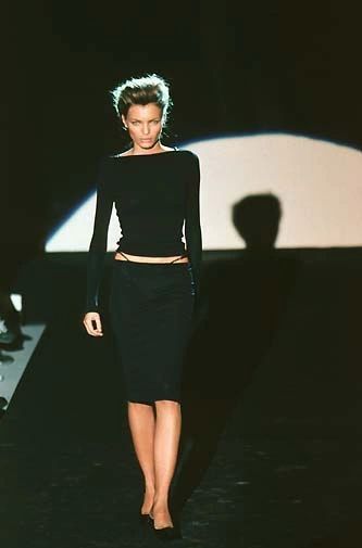 Tom Ford Runway, Gucci Runway, Tom Ford Gucci, 90s Runway Fashion, Runway Fashion Couture, Top Skirt Set, Strappy Top, Minimal Outfit, Model Look