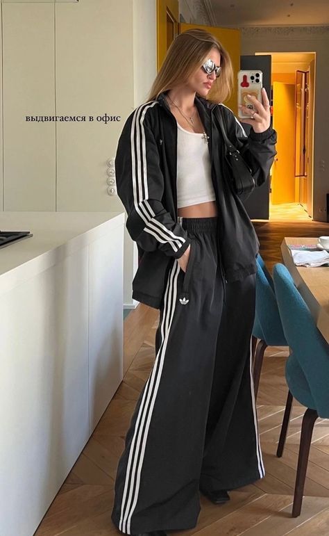 Adidas Button Down Pants Outfit, Adidas Track Top Outfit, Sportwear Outfit Woman, Adidas Pant, Tracksuit Outfit Women, Adidas Pants Outfit, Sportwear Outfit, Looks Adidas, Track Pants Outfit