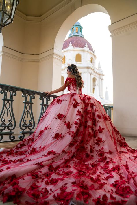 Red Quinceanera Ideas, Formal Dance Dresses, Quince Pictures, Quinceanera Pictures, Quince Themes, Sweet 15 Party Ideas, Mexican Quinceanera Dresses, Quinceanera Themes Dresses, Charro Quinceanera Dresses