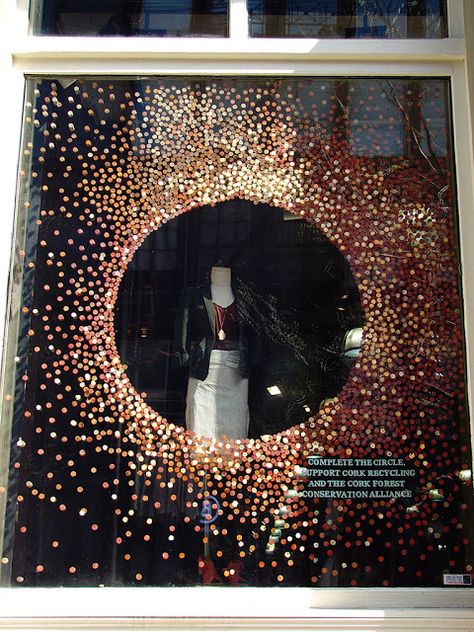 We love shops and shopping - seanmurrayuk.com, www.facebook.com/ShoppedInternational and @Jenny Winegeart Anthropologie Window Display, Anthropologie Display, Christmas Shop Window, Decoration Vitrine, Window Display Ideas, Store Window Displays, Christmas Window Display, Window Display Design, Christmas Windows