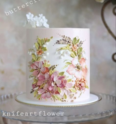 Cake With Flowers, Beautiful Cake Designs, Elegant Birthday Cakes, Cake Decorating Designs, Beautiful Desserts, Painted Cakes, Delicate Flowers, Gorgeous Cakes, Floral Cake