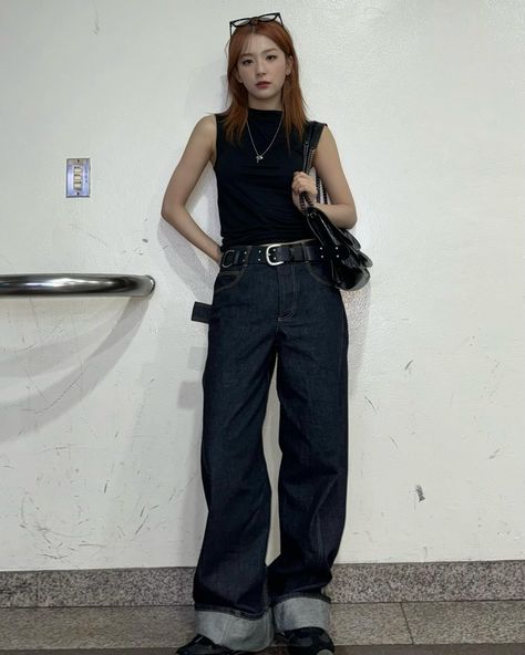 GRu2lD1akAA6GLD (1440×1800) Red Velvet Outfits, Seulgi Instagram, Trendy Trouser, Kang Seulgi, Red Velvet Seulgi, Girl Inspiration, Velvet Fashion, Outfit Inspo Fall, Girly Fashion