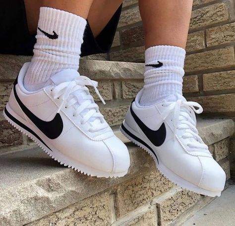 Sneakers_byRain on Instagram: “Nike Cortez 🗽 Realiza tu pedido vía dm aún puedes comprar con promoción” Nike Cortez Outfit, Nike Cortez Women, Nike Cortez Shoes, Cortez Shoes, Classic Cortez, Basic Shoes, Nike Classic Cortez, Dr Shoes, All Nike Shoes