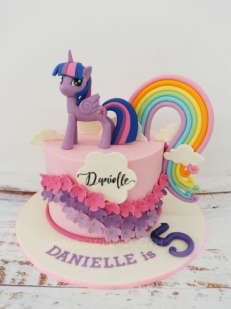 Custom Cake: MLP Twilight Sparkle #ihavesweettooth #ihstfondantcakes #cookieartistmalaysia #cakeartistmalaysia #igcakes #sayajualkek #ihavesweettooth #klbaker Mlp Cake, Twilight Cake, Cake Designs For Kids, Sparkle Cake, Mlp Twilight Sparkle, My Little Pony Cake, Sparkle Birthday, 5th Birthday Cake, Twin Birthday Parties