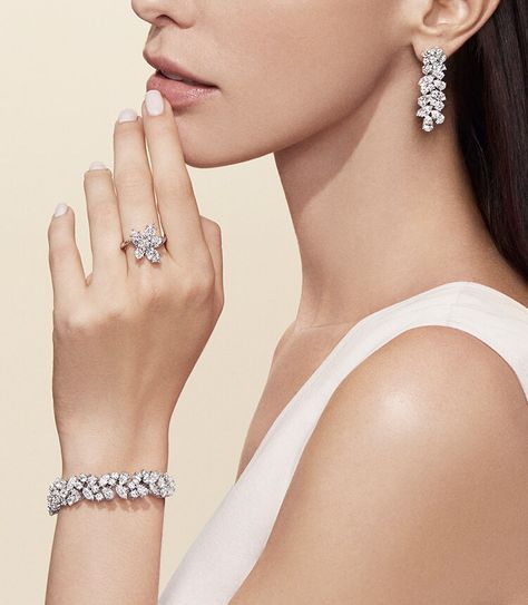 Winston Cluster Diamond Bracelet | Harry Winston Harry Winston Jewelry, Harry Winston Diamond, Jewellery Photography Inspiration, Jewelry Knowledge, Expensive Diamond, Jewelry Photography Styling, Jewelry Photoshoot, Jewelry Ads, Harry Winston