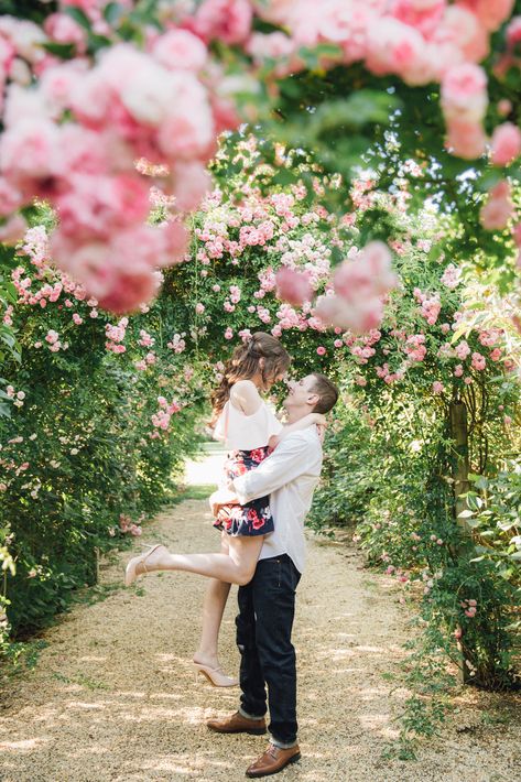 Romantic summertime engagement photos at the Planting Fields Arboretum. For summer engagement photos, try a floral miniskirt and nude pumps to elongate your legs. | Photographed by Jaylim Studio Planting Fields Arboretum Engagement, Planting Fields Arboretum Long Island, Fioli Gardens Engagement, Floral Engagement Photos, Engagement Photos In Garden, Garden Engagement Pictures, Summer Engagement Pictures, Picnic Photo Shoot, Engagement Shoots Poses