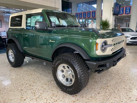 Green Bronco, Ford Bronco Concept, Bronco Concept, Truck Accessories Ford, Custom Lifted Trucks, New Bronco, Ford Suv, Ford Ranger Truck, Classic Ford Broncos