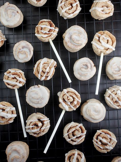 Cinna-mini Cookie Pops Dipped Sweets, Mini Cinnamon Buns, Mini Cinnamon Rolls, Cookie Bites, Cinnamon Roll Cookies, Pie Pops, Mini Bites, Mini Treats, Cinnamon Bun