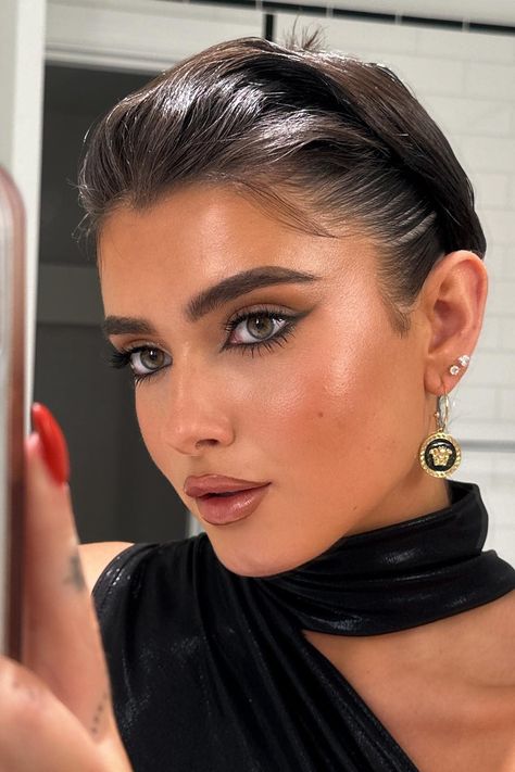 This look is everything 🖤💫 Cocktail Party Makeup, Full Glam Makeup, Maquillage On Fleek, Mekap Mata, 20 Makeup, Classy Makeup, Hollywood Makeup, Chic Makeup, Night Beauty