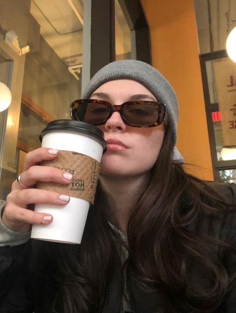 Coffee Mood, Glasses Outfit, Coffee Glasses, Feed Insta, Coffee Instagram, Solo Photo, Coffee Pictures, Coffee Girl, Life Aesthetic