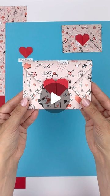 Moi.Toi.art on Instagram: "How to make a beautiful gift envelope 💌@Moi.toi.pro #moitoiart #papercraft
#giftidea #envelope#diycrafts #papercut #paperdecor #giftideas #giftlove #miami#newyork #california #munich" Fold Envelope Out Of Paper, Scrapbook Envelopes Pockets, Envelope Cards Ideas, How To Make A Card, Cute Envelope Design, Diy Envelopes From Paper, Carta Envelope, Envelope Art Ideas, Card Envelope Design