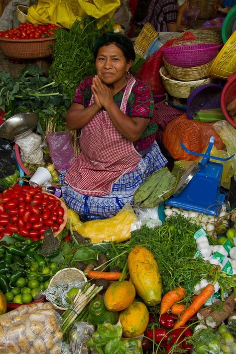 Mexican History, Mexican People, Holiday Snaps, Guatemala City, Mexico Culture, Mexican Women, Outdoor Market, We Are The World, Mexican Culture