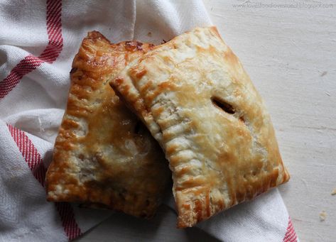 BBQ Pulled Pork Hand Pies Pork Hand Pies, Ham Cheese Puff Pastry, Apple Pie Pops, Adult Snacks, Edible Recipes, Camp Recipes, Hand Pies Savory, Dessert House, Beef Pot Pies