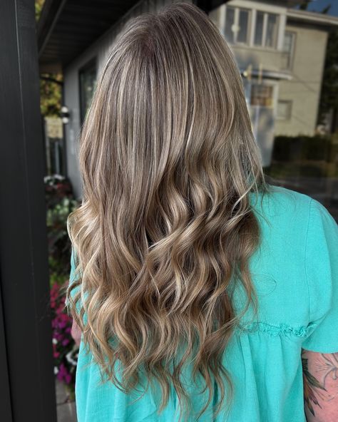 beautiful blonde from partial highlight Partial Foil Highlights, Partial Highlights For Brunettes, Partial Foil, Blended Blonde, Diva Hair, Partial Highlights, Foil Highlights, Highlights For Brunettes, Brunette Highlights