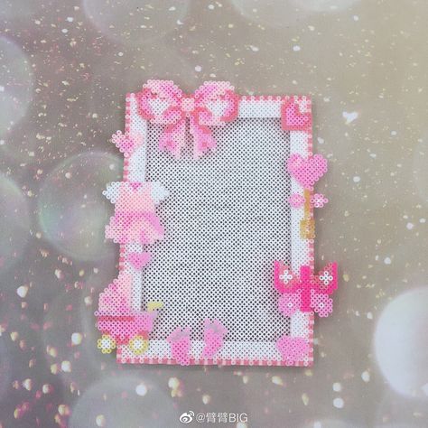 Perler Bead Frames Pictures, Kawaii Pearl Beads, Perler Bead Photocard Holder, Perler Bead Phone Stand, Picture Frame Perler Beads, Perler Bead Frame Pattern, Coquette Perler Beads, Y2k Perler Beads, Lisa Frank Perler