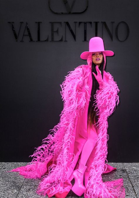 Erykah Badu Outfits, Pluto Aquarius, Valentino Ss23, Hot Pink Fur Coat, Spicy Clothes, Erykah Badu Style, Jungle Fashion, Pink Fur Coat, Afrocentric Fashion