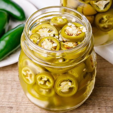 Quick 4-Ingredient Pickled Jalapenos (Ready in Under 10 Minutes!) Pickled Jalepeno Recipes, Fermented Jalapenos, Farmhouse On Boone, Pickled Jalapenos, Canned Jalapenos, Pickled Peppers, Fermented Veggies, Jalapeno Recipes, Jalapeno Peppers