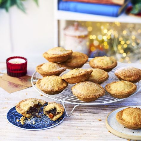 Mincemeat Recipe, Mince Pie Recipe, Mince Pies Christmas, Vine Fruit, Cinnamon Icing, Short Bread, Minced Meat Recipe, Mince Pie, Mince Pies