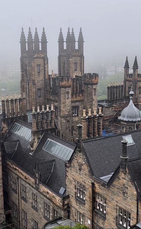 Dark Academia Building, Scotland Aesthetic, London Dreams, Scotland Tours, Edinburgh City, Aesthetic Dark Academia, Dark City, England And Scotland, Dream Travel Destinations