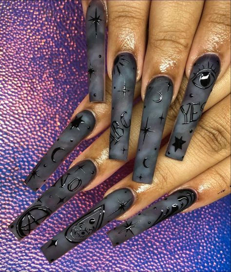 Baecation Nails, Capricorn Nails Designs, Witchy Nail Ideas, Black Witchy Nails, Spooky Sets, Hallowen Party, Black Halloween Nails, Horror Nails, Birthday Nail