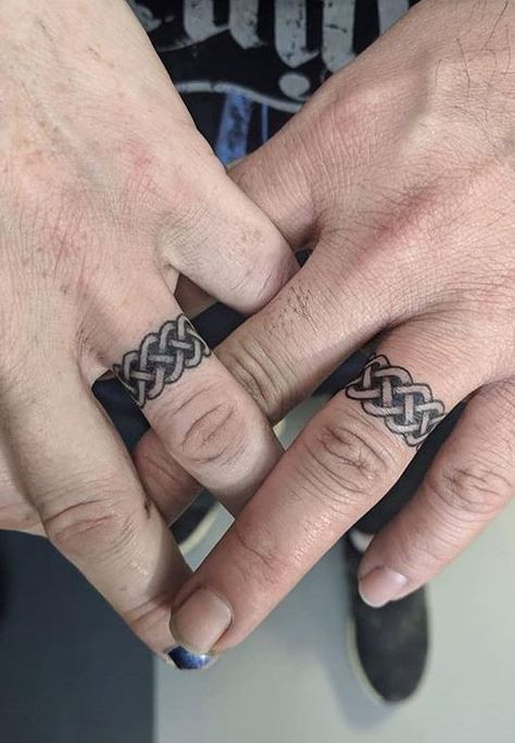 Celtic Knot Finger Tattoo, Marriage Tattoos Ring Finger Men, Knot Ring Tattoo, Wedding Ring Tattoo For Men, Tatoo Ring, Ring Tattoo Ideas, Wedding Ring Finger Tattoos, Wedding Ring Tattoos, Celtic Knot Wedding Ring