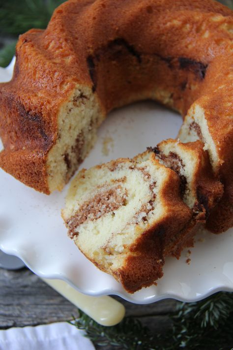 Cinnamon Swirl Bundt Cake Cinnamon Bunt Cake, Cinnamon Swirl Bundt Cake, Swirl Bundt Cake, Cinnamon Swirl Coffee Cake, Bunt Cake Recipe, Cinnamon Swirl Cake, Easy Bundt Cake Recipes, Cake Bundt, Cake Cinnamon