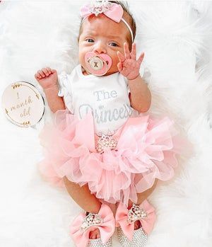 Baby Girl Coming Home Outfit Summer, Newborn Going Home Outfit Girl, Cute Newborn Baby Girl Outfits, Baby Girl Ideas, Newborn Baby Girl Outfits, The Princess Has Arrived, Princess Home, Coming Home Outfit Baby Girl