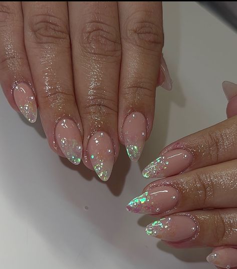 Almond Nail Sparkle, Ombre Sparkle Nails Almond, Iridescent Almond Nails, Glitter Ombre Nails Almond, Ombré Sparkle Nails, Iridescent Nail Designs, Light Pink Prom Nails, Ombre Sparkle Nails, Elegant Prom Nails