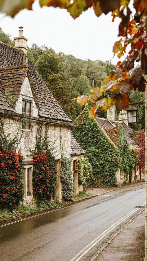 Cotswold Aesthetic, England Countryside Aesthetic, European Countryside Aesthetic, Acnh Rooms, English Countryside Aesthetic, Countryside Wallpaper, Cottages England, Cozy Village, Hygge Aesthetic