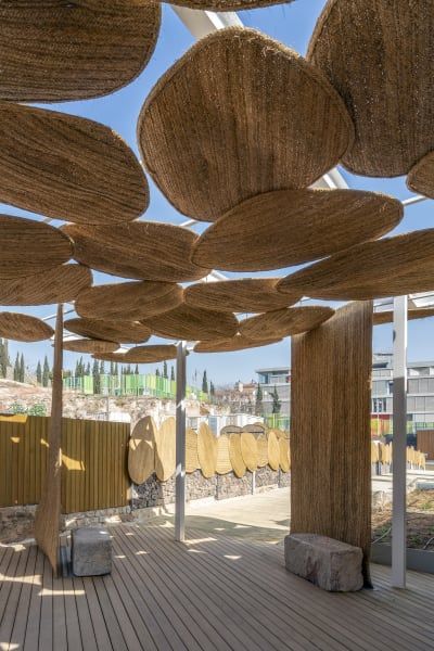 Amann.Cánovas.Maruri, Luis Asin · Cielo de esparto · Divisare Outdoor Restaurant Design, Stall Designs, Beach Bar, Outdoor Restaurant, Beach Bars, Restaurant Interior, Cafe Design, Outdoor Rooms, Urban Landscape