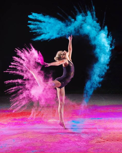 Chalk Powder Photography, Lips Photoshoot, Gymnastics Photoshoot, Holi Ideas, Powder Photography, Chalk Photography, Chalk Photos, Dance Photoshoot, Holi Powder