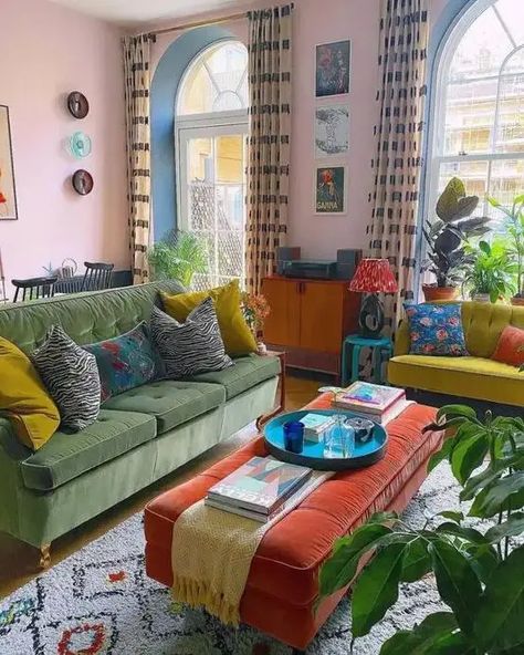 61 Cool Green Sofa Ideas For Every Home - DigsDigs Eclectic And Boho Decor, Homey Houses Interior, Modern Latino Decor, Small Den Design Ideas, Green Wall Apartment, Vintage European Home Decor, Mid Century Modern With Color, Bold Eclectic Decor, Home Interior Design Colorful