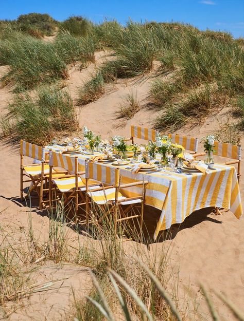 Yellow Picnic, Yellow Tablecloth, Italian Party, Apartment Vibes, Striped Tablecloths, Green Lemon, Yellow Table, Summer Dining, Green Gate