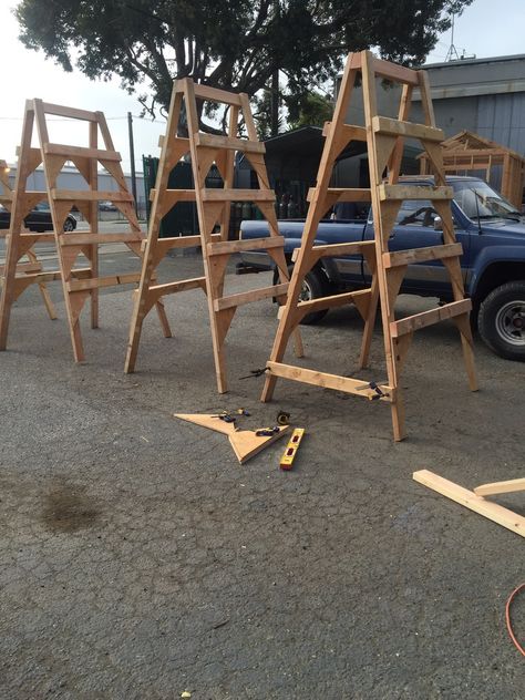 How To Build A Ladder, Diy Scaffolding Ideas, Diy Scaffolding, Wood Scaffolding, Wooden Scaffolding, Scaffolding Design, Scaffolding Wood, Ladder Safety, Timber Storage