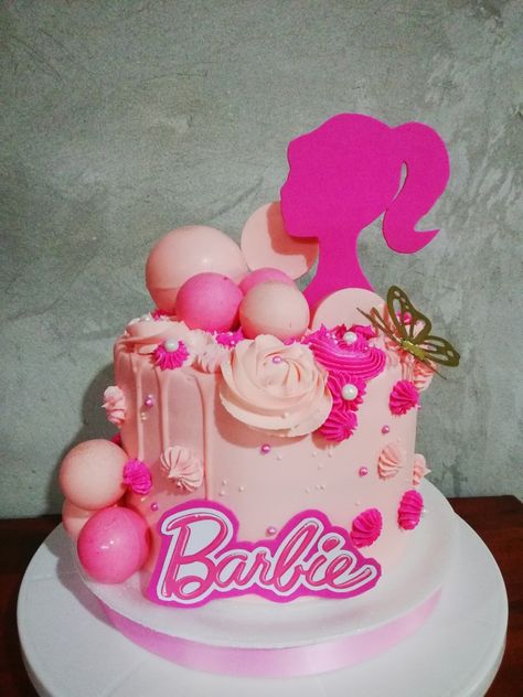 Chocolate Barbie Cake, Black Barbie Birthday Cake, Barbie Cake Design Ideas, Barbie Inspired Cake, Simple Barbie Cake, Barbie Cake Ideas Birthdays, Cake Barbie Birthday, Barbie Themed Birthday Cake, Pink Barbie Cake