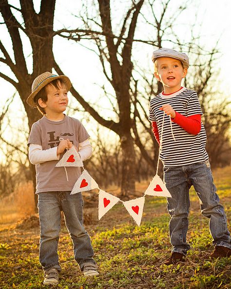 Forget the banner, I love the boys' style! Poses For Brothers, Valentines Mini Session Ideas, Valentine Poses, Easy Bunting, Valentines Mini Session, Sibling Pics, Valentines Photos, Valentine Shoot, Valentine Minis