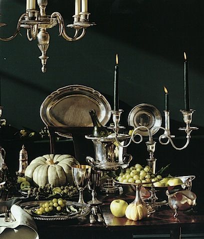 martha stewart via annesage.com Spooky Tablescape, Martha Stewart Thanksgiving, Sleepy Hallow, Thanksgiving Table Settings, Thanksgiving Tablescapes, Theme Halloween, Halloween Table, Fall Table, Boho Home