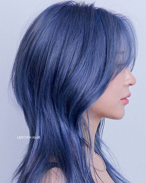 Hush Cut, Hair Color Streaks, Dyed Hair Inspiration, Pretty Hair Color, Shot Hair Styles, Hair Color Blue, Hair Color And Cut, Dye My Hair, Hair Dye Colors