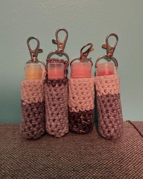 How cute are these little lip balm holders? Not only do they clip onto your bag so you won’t lose your lip balm, but they also fit both of our tube styles! Currently available in Striped Gray, I hope to make more colors in the future💕 . . Pattern by @knotmamamade #lipbalmholder #lipbalm #handmade #smallbusiness #crochet #crochetlipbalmholder #newproduct Crochet Lipstick, Claw Clip Holder, Crochet Lip Balm Holder, Crochet Lip Balm, Yarn Making, Lip Balm Holder, Crochet Pouch, Clip Holder, Lipstick Holder